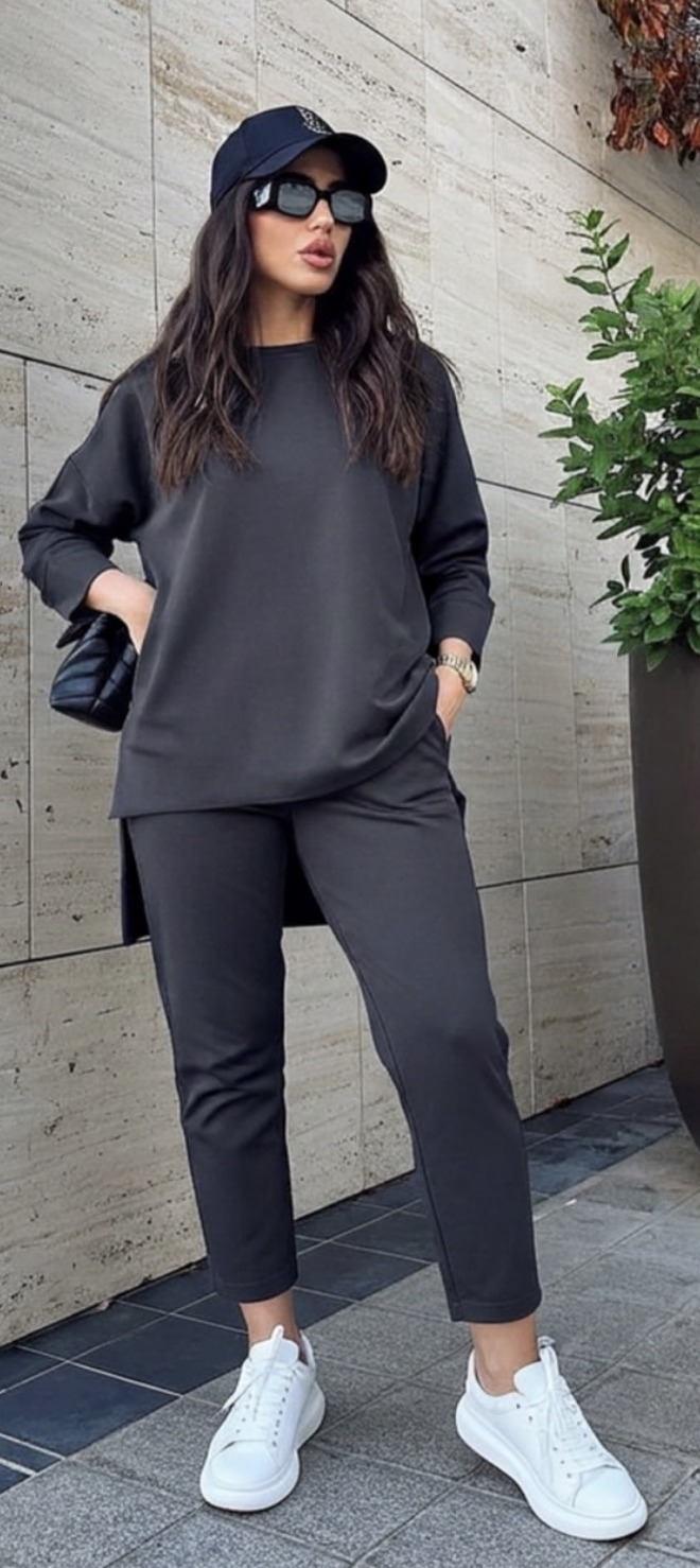 Queen at the Club modest outfit inspiration